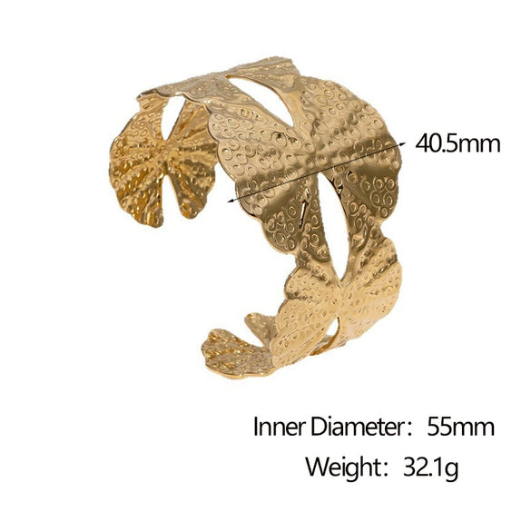 Wholesale Women's Simple Fanshaped Hammer Pattern Stainless Steel 18K Goldplated Open Bracelet Hand Jewelry
