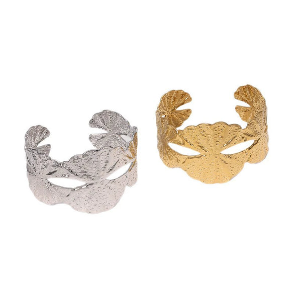Wholesale Women's Simple Fanshaped Hammer Pattern Stainless Steel 18K Goldplated Open Bracelet Hand Jewelry