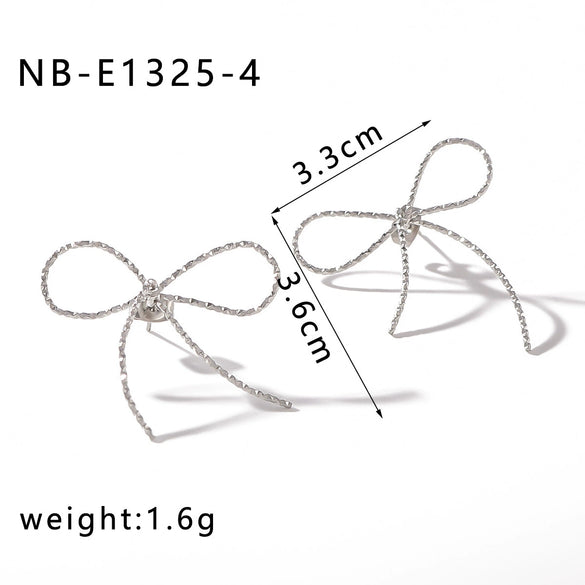 Wholesale Women's Simple Fashion Bow Geometric 18K Gold Plated Titanium Steel Necklace