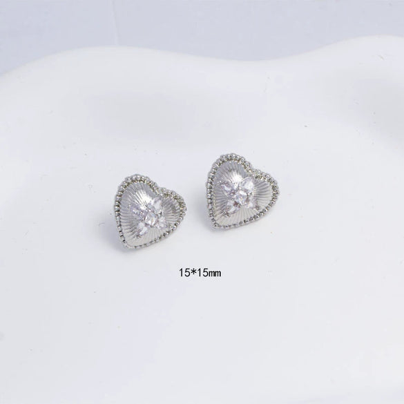 Wholesale Women's Simple Fashion Flower Shape Copper Diamondencrusted Electroplated Earrings