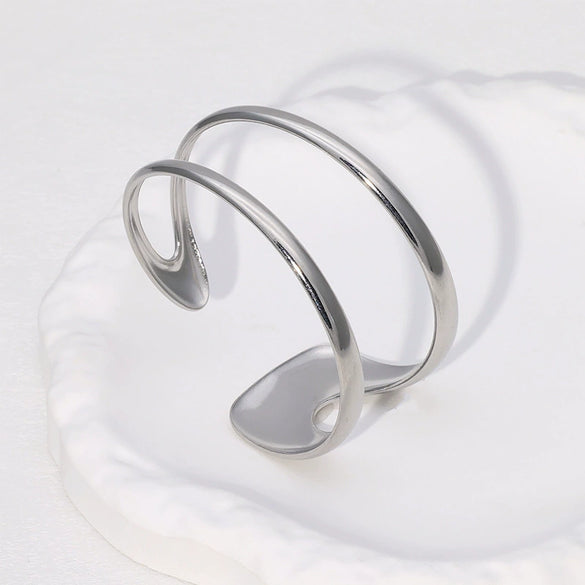 Wholesale Women's Simple Fashionable Stainless Steel Bracelets 18K Gold Plated Electroplated