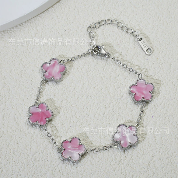 Wholesale Women's Simple Flowers Pattern Electroplated Titanium Steel Clover Bracelet