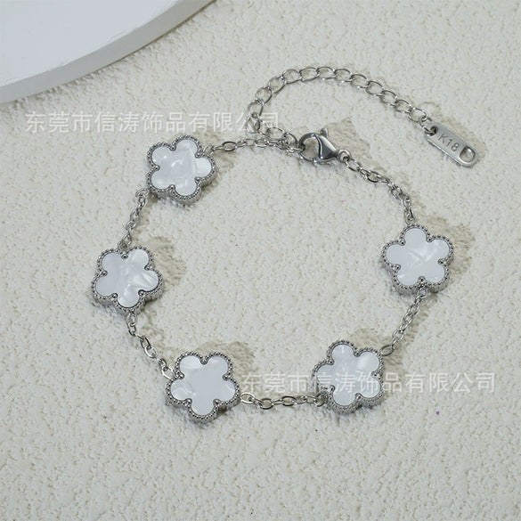 Wholesale Women's Simple Flowers Pattern Electroplated Titanium Steel Clover Bracelet