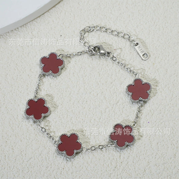 Wholesale Women's Simple Flowers Pattern Electroplated Titanium Steel Clover Bracelet