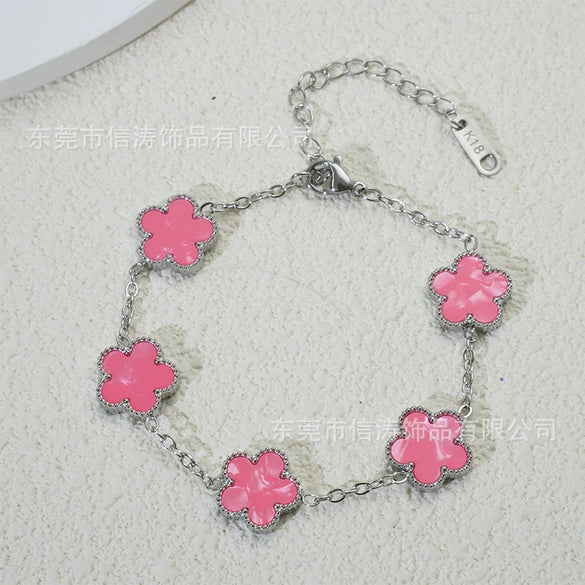 Wholesale Women's Simple Flowers Pattern Electroplated Titanium Steel Clover Bracelet