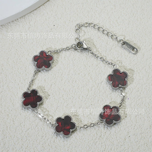 Wholesale Women's Simple Flowers Pattern Electroplated Titanium Steel Clover Bracelet