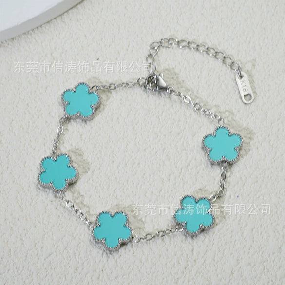 Wholesale Women's Simple Flowers Pattern Electroplated Titanium Steel Clover Bracelet