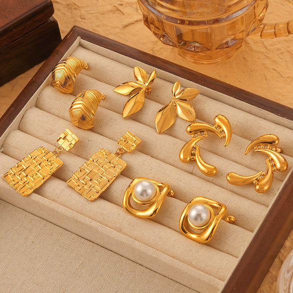 Wholesale Women's Simple Geometric Goldplated Titanium Steel Shell Beads Earrings With Imitation Pearl Casting Design