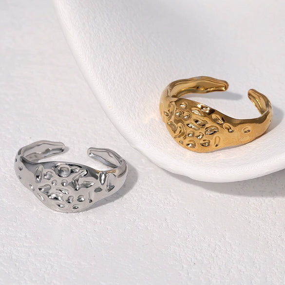 Wholesale Women's Simple Geometric Hammer Pattern Stainless Steel Open Ring With 18K Gold Electroplating