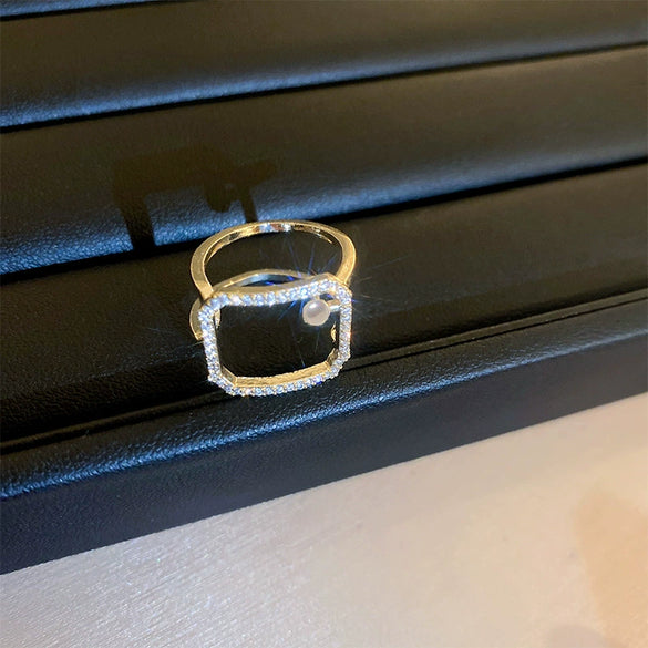 Wholesale Women's Simple Geometric Inlaid Zircon Copper Ring