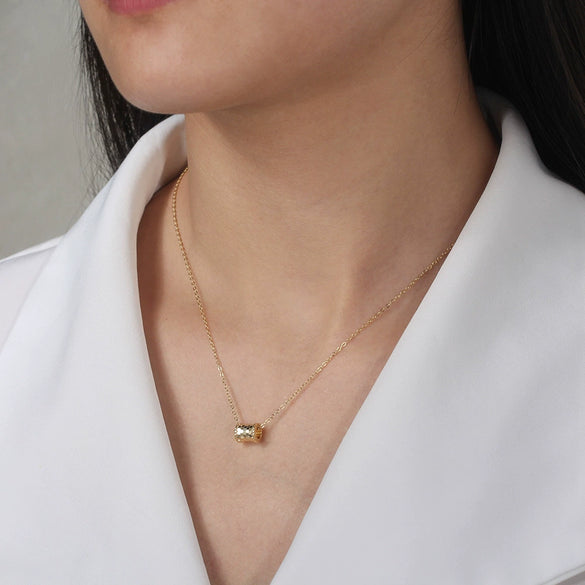 Wholesale Women's Simple Geometric Pendant Necklace S925 Sterling Silver O Word Chain Electroplating