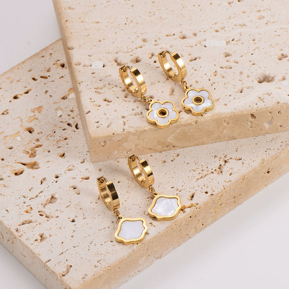 Wholesale Women's Simple Geometric Stainless Steel Electroplated Earrings In Heart And Maple Leaf Shapes