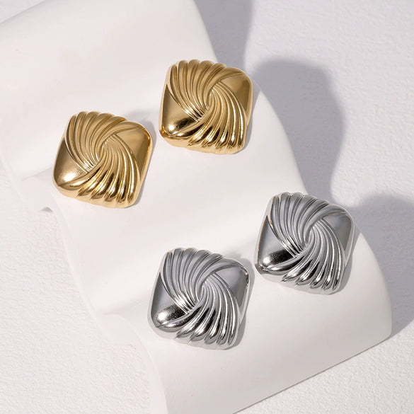 Wholesale Women's Simple Geometric Stainless Steel Electroplated Oval Shell Earrings
