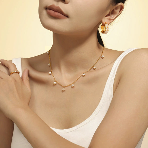 Wholesale Women's Simple Geometric Titanium Steel 18K Gold Plated Freshwater Pearl Clavicle Necklace