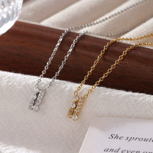 Wholesale Women's Simple Geometric Titanium Steel Square Pendant Necklace With 16K Gold Electroplated And Zircon Inlaid O Word Chain