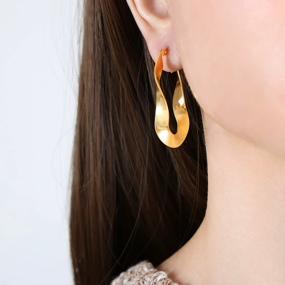 Wholesale Women's Simple Geometric Ushaped Electroplated Titanium Steel Earrings