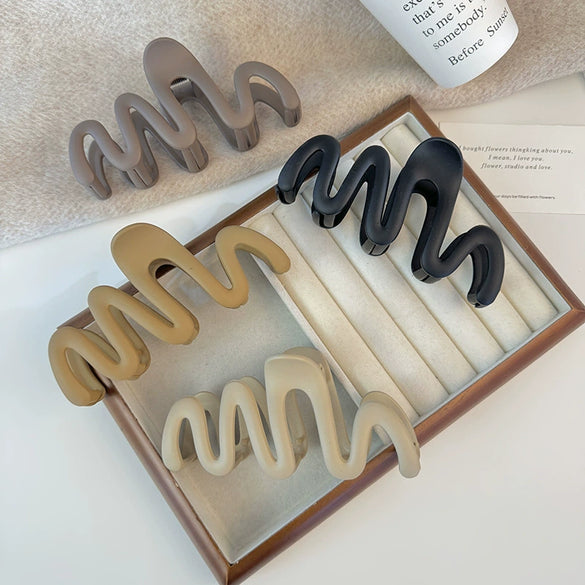 Wholesale Women's Simple Geometric Wave Shark Clip Hair Grip