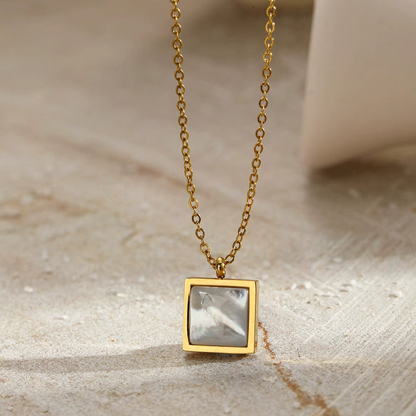 Wholesale Women's Simple Geometric White Motherofpearl Pendant Necklace With Goldplated Oshaped Chain
