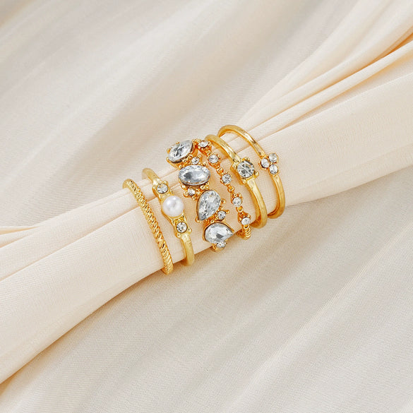 Wholesale Women's Simple Geometric Zinc Alloy Electroplated Diamondencrusted Pearl Multijoint Ring Set