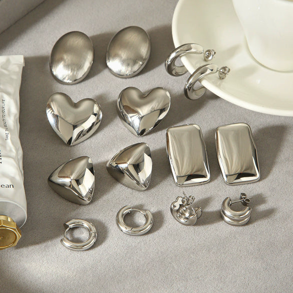 Wholesale Women's Simple Glossy Heartshaped Geometric Stainless Steel Polished Earrings