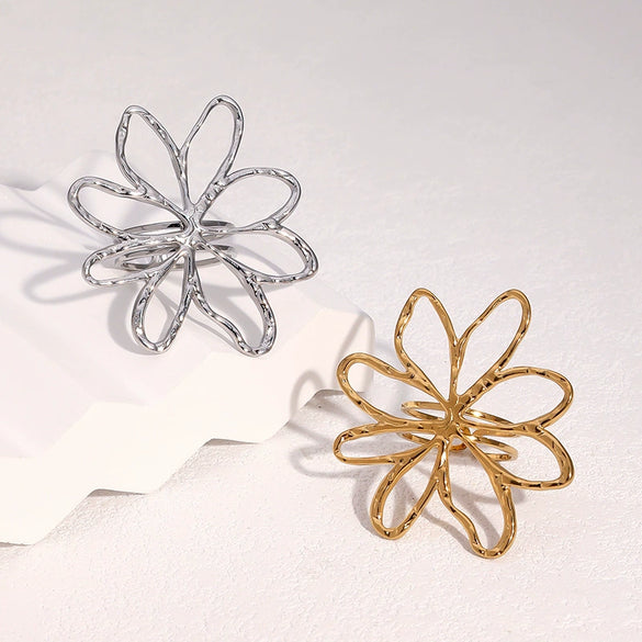 Wholesale Women's Simple Hollow Flower Electroplated Stainless Steel Ring Hand Jewelry