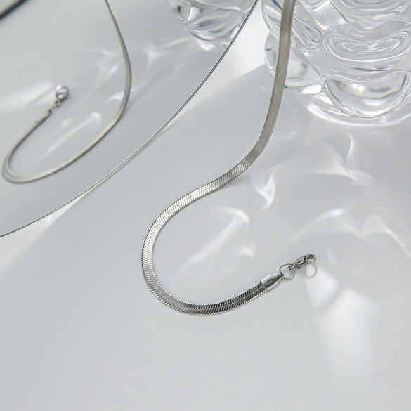 Wholesale Women's Simple Personalized Titanium Steel Snake Bone Chain Geometric Flat Short Clavicle Fashion Necklace