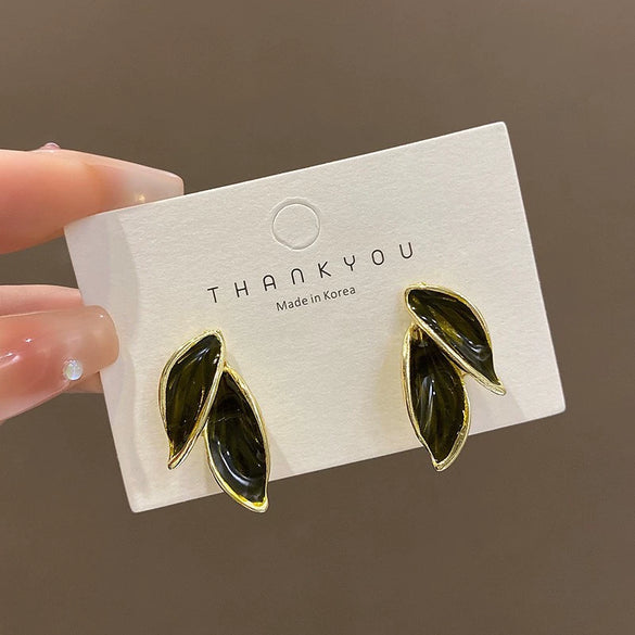 Wholesale Women's Simple Plant Flowers Style Alloy Dripping Oil Leaf Earrings
