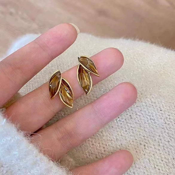 Wholesale Women's Simple Plant Flowers Style Alloy Dripping Oil Leaf Earrings