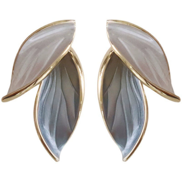 Wholesale Women's Simple Plant Flowers Style Alloy Dripping Oil Leaf Earrings