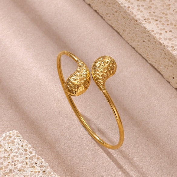 Wholesale Women's Simple Portrait Stainless Steel 18K Gold Plated Open Bracelet