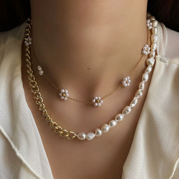 Wholesale Women's Simple Stainless Steel And Titanium Steel Flower Daisy Clavicle Chain With Electroplating