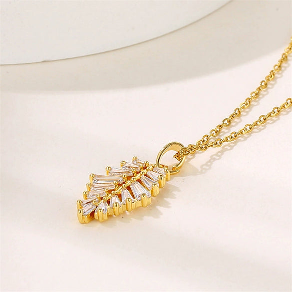 Wholesale Women's Simple Stainless Steel Leaf Pendant Necklace With Mixed Gem Inlay And Electroplating Flower Pattern