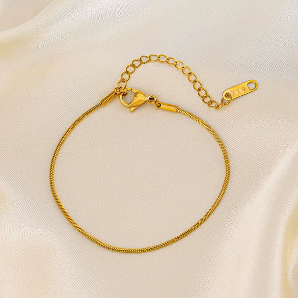 Wholesale Women's Simple Titanium Steel Bracelet With Geometric Pattern And 18K Goldplated Electroplating