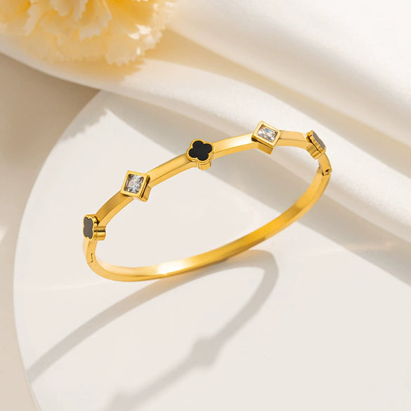 Wholesale Women's Simple Titanium Steel Shell Acrylic Bracelet With Fourleaf Clover Pattern Inlaid With 18K Rose Gold