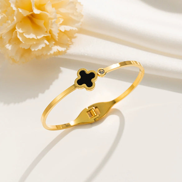 Wholesale Women's Simple Titanium Steel Shell Acrylic Bracelet With Fourleaf Clover Pattern Inlaid With 18K Rose Gold