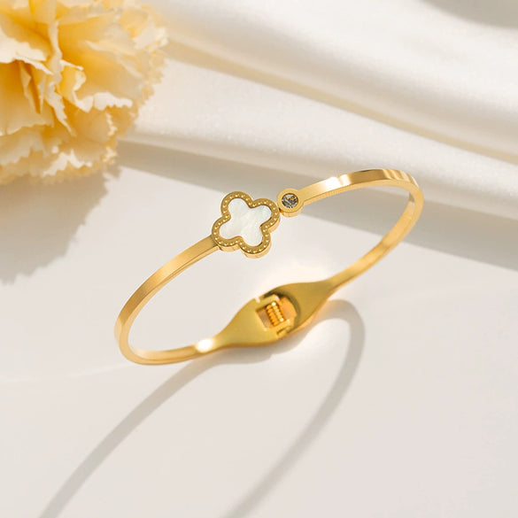 Wholesale Women's Simple Titanium Steel Shell Acrylic Bracelet With Fourleaf Clover Pattern Inlaid With 18K Rose Gold