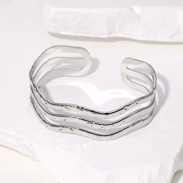 Wholesale Women's Simple Wavy Stainless Steel Bracelet With 18K Gold Plated Electroplating In Geometric Style