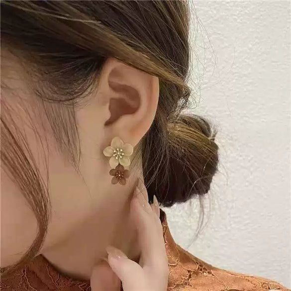 Wholesale Women's Spray Paint Flower Alloy Earrings