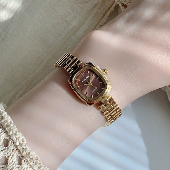 Wholesale Women's Square Quartz Watch With Alloy Case And Stainless Steel Strap And Buckle Exquisite Retro Medieval Style
