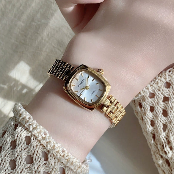 Wholesale Women's Square Quartz Watch With Alloy Case And Stainless Steel Strap And Buckle Exquisite Retro Medieval Style