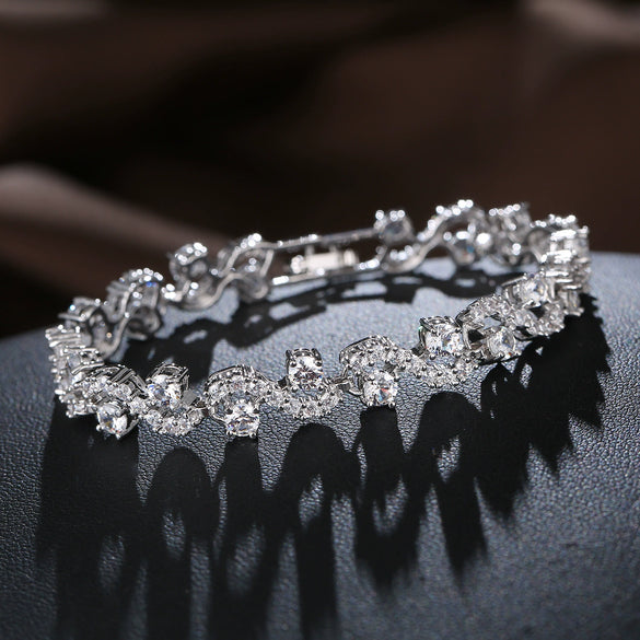 Wholesale Women's Sshaped White Gold Bracelet With Diamond Zircon And Austrian Rhinestone Geometric Pattern Electroplated
