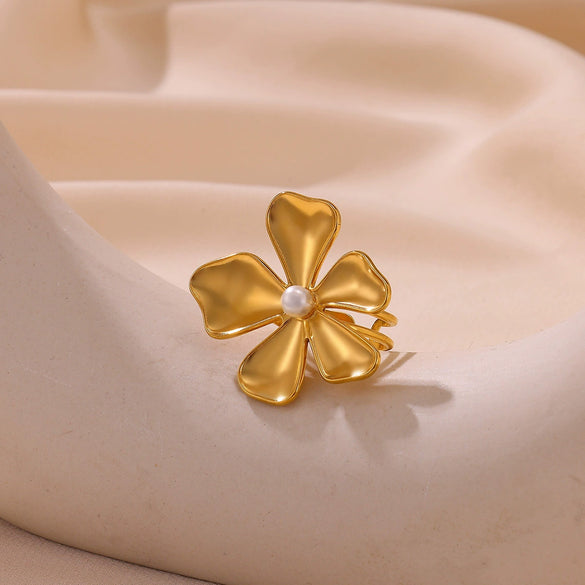 Wholesale Women's Stainless Steel And Imitation Pearl Flower Ring Electroplated In Ins Style