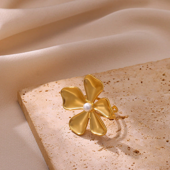 Wholesale Women's Stainless Steel And Imitation Pearl Flower Ring Electroplated In Ins Style