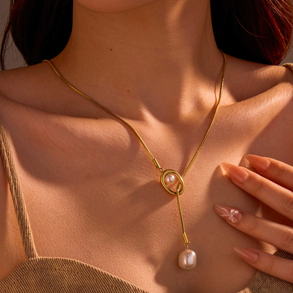 Wholesale Women's Stainless Steel And 18K Fashion Retro Necklace With Electroplating Treatment
