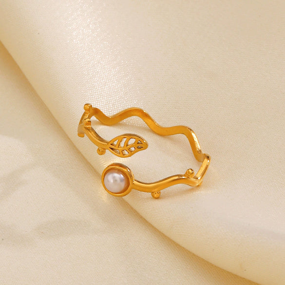 Wholesale Women's Stainless Steel And Pearl Leaf Ring With Electroplating And Retro Style
