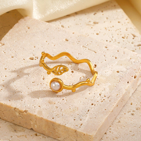 Wholesale Women's Stainless Steel And Pearl Leaf Ring With Electroplating And Retro Style
