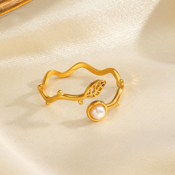 Wholesale Women's Stainless Steel And Pearl Leaf Ring With Electroplating And Retro Style
