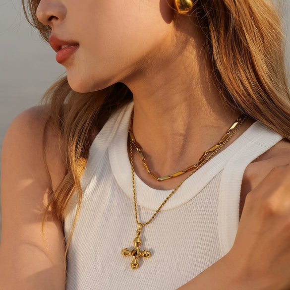 Wholesale Women's Stainless Steel And Titanium Steel Cross Pendant Necklace With Geometric Pattern And 18K Gold Plated Electroplating