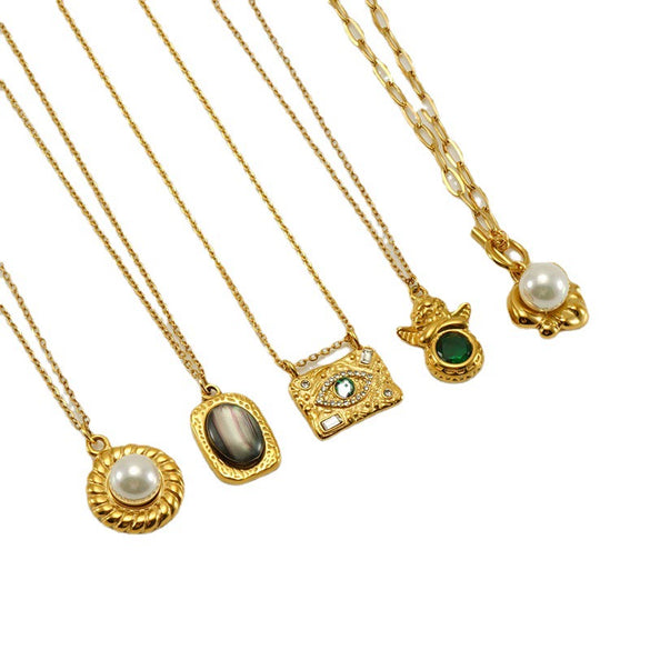 Wholesale Women's Stainless Steel And Titanium Steel Geometric Fashion Goldplated Necklace With Cross Chain