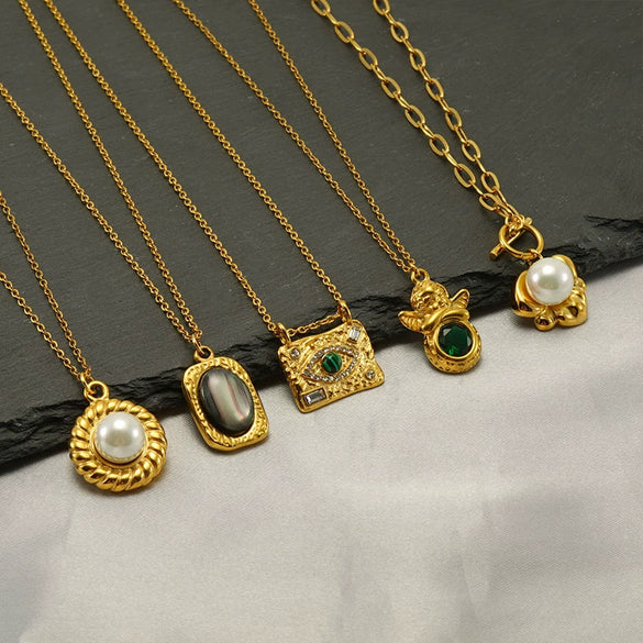 Wholesale Women's Stainless Steel And Titanium Steel Geometric Fashion Goldplated Necklace With Cross Chain